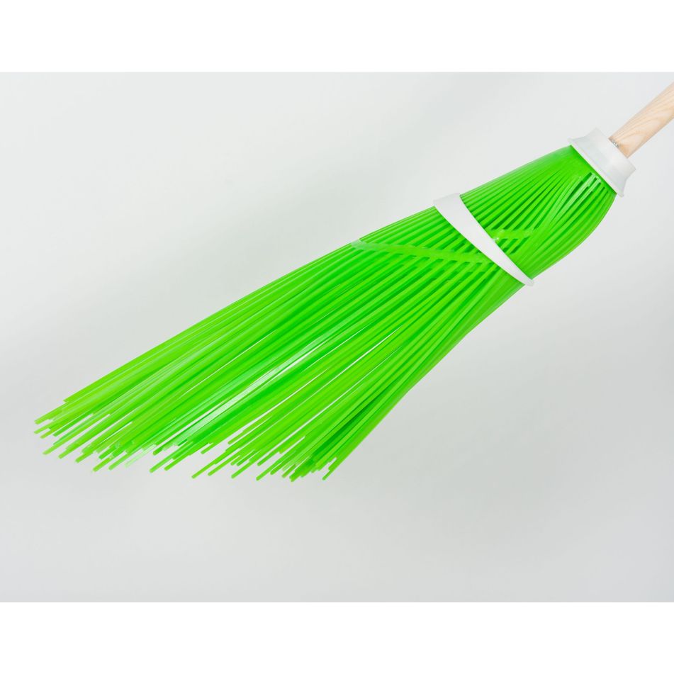 scopa-netturbino-con-punta-verde-e-manico