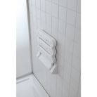 sgabello-doccia-a-ribalta-8cc0d0