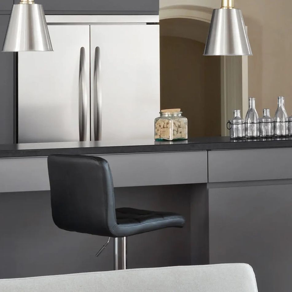 sgabello-delek-h93cm-in-ecopelle-nera