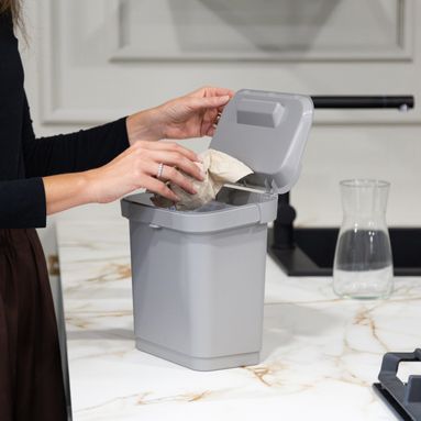 PATTUMIERA STOCCOLMA 5L 23,3X16,3XH24,7CM GRIGIA.