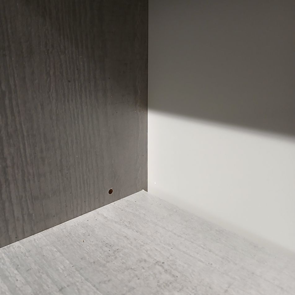 libreria-omega-a-giorno-79x34xh118cm-cemento